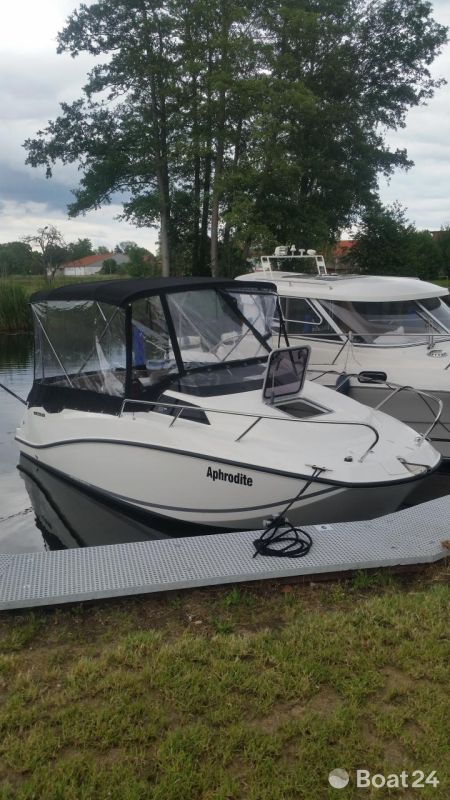 Quicksilver Activ 555 Cabin