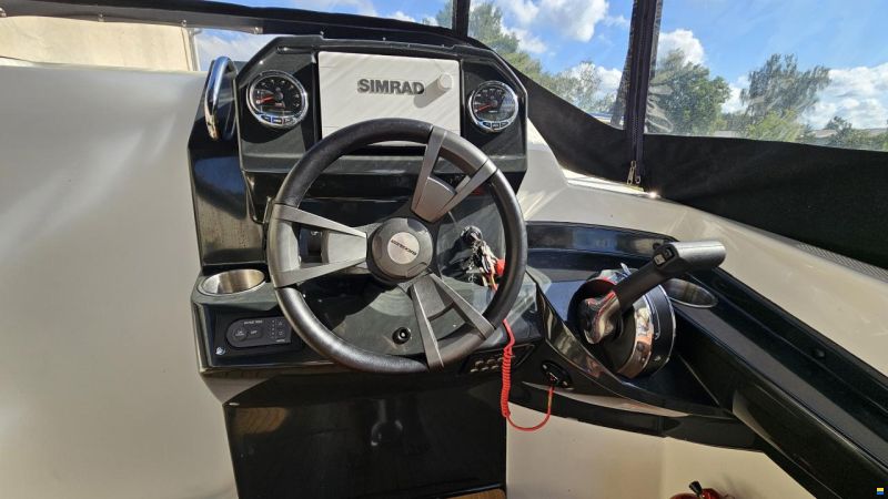Quicksilver Activ 555 Cabin