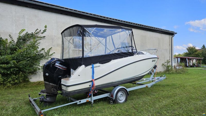 Quicksilver Activ 555 Cabin