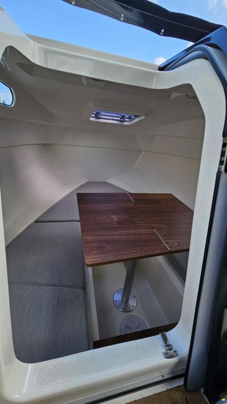 Quicksilver Activ 555 Cabin