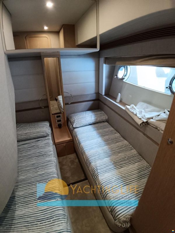 Ferretti 560