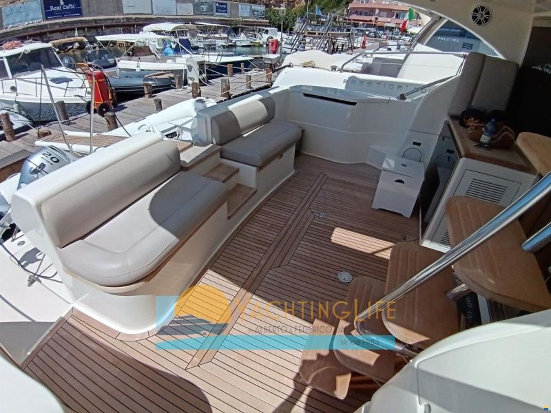 Ferretti 560