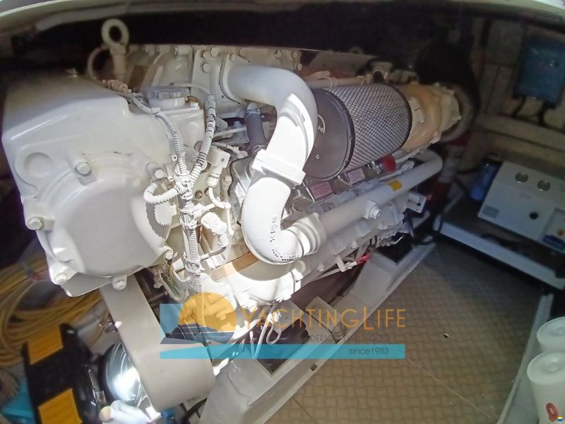 Ferretti 560