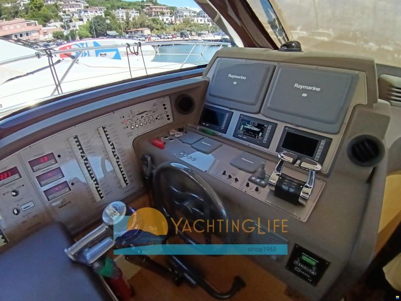Ferretti 560