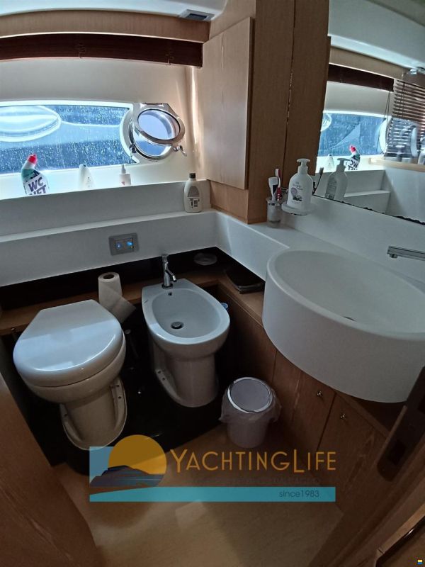 Ferretti 560