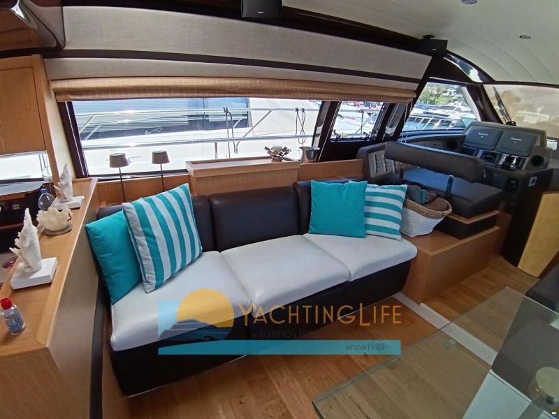 Ferretti 560