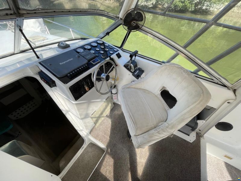 Rinker 280 Fiesta Vee