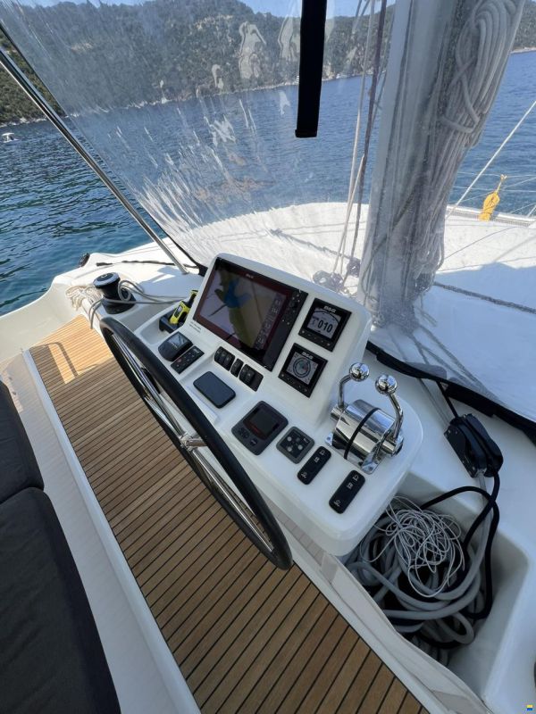 Lagoon 50