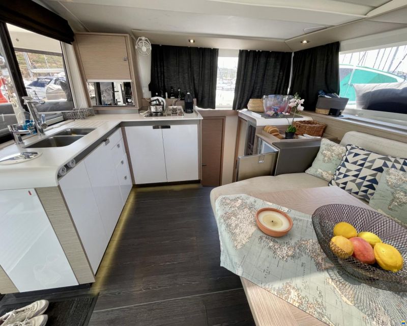 Fountaine Pajot Isla 40 Owner's Version