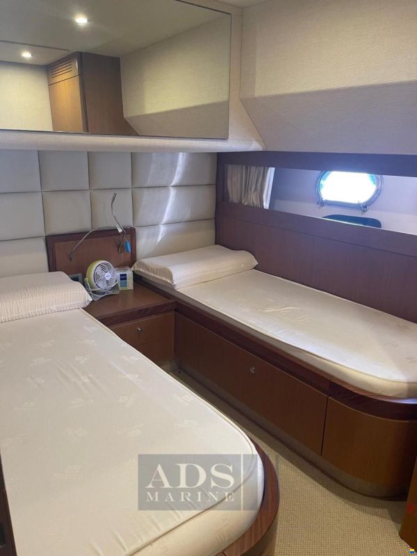 Ferretti 681