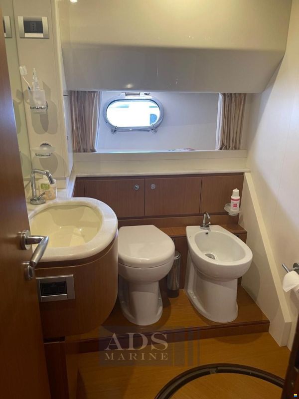 Ferretti 681