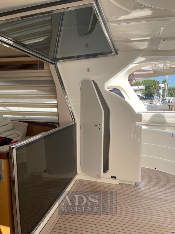 Ferretti 681