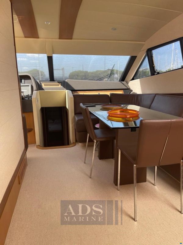 Ferretti 681