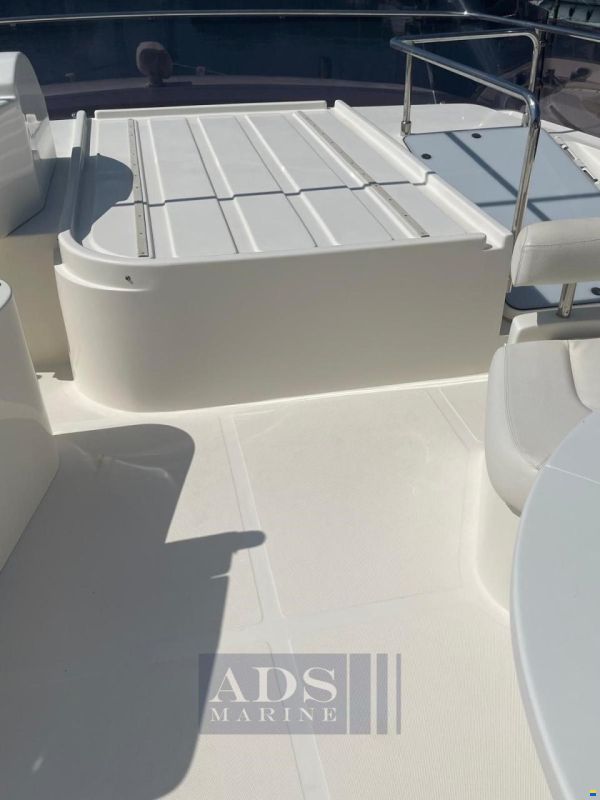 Ferretti 681