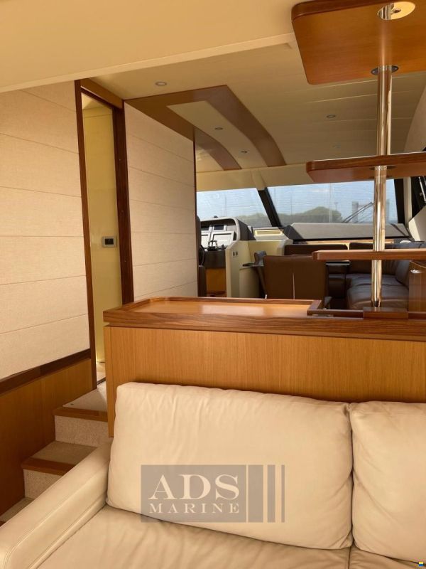 Ferretti 681