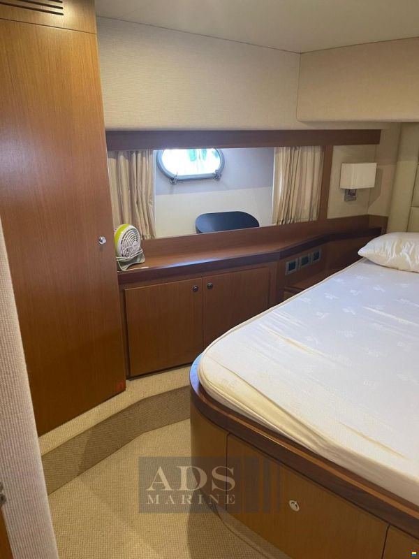 Ferretti 681
