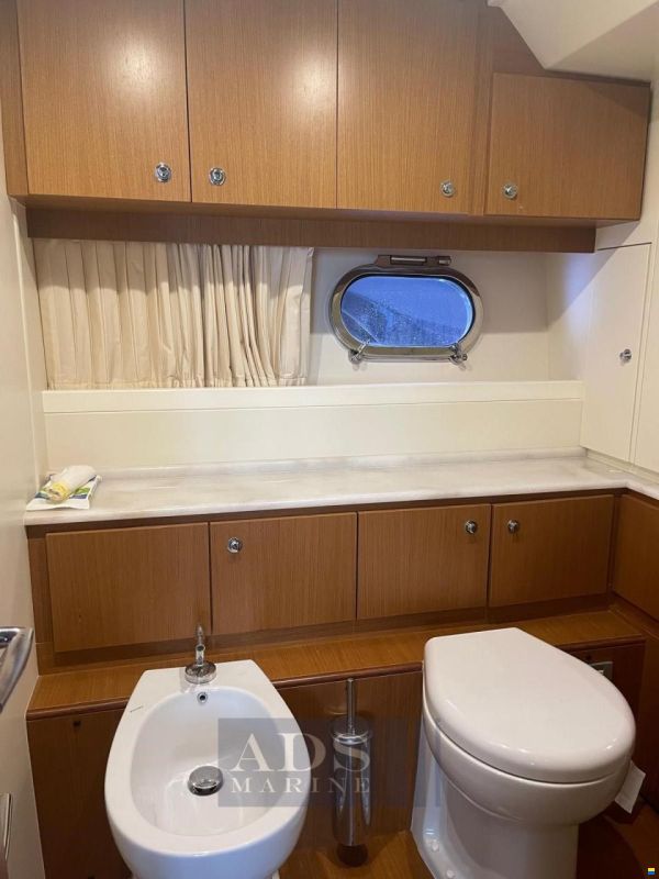 Ferretti 681