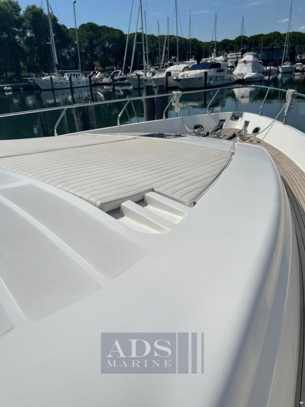 Ferretti 681