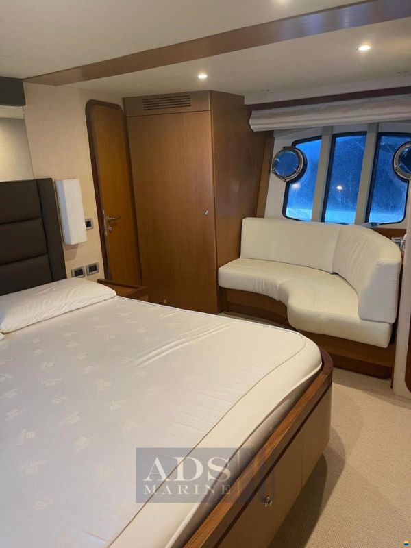 Ferretti 681