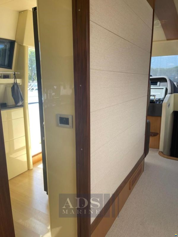 Ferretti 681