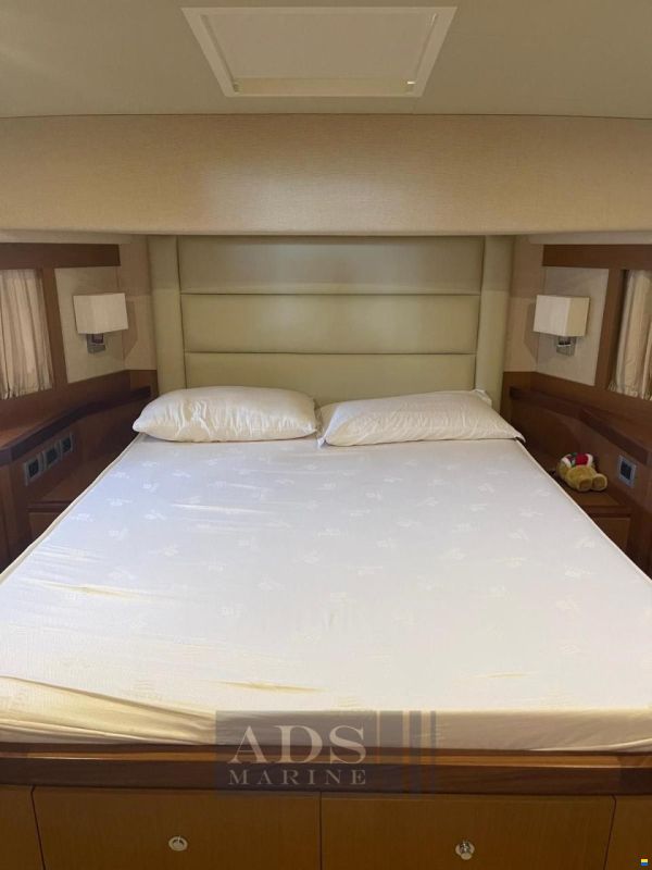 Ferretti 681