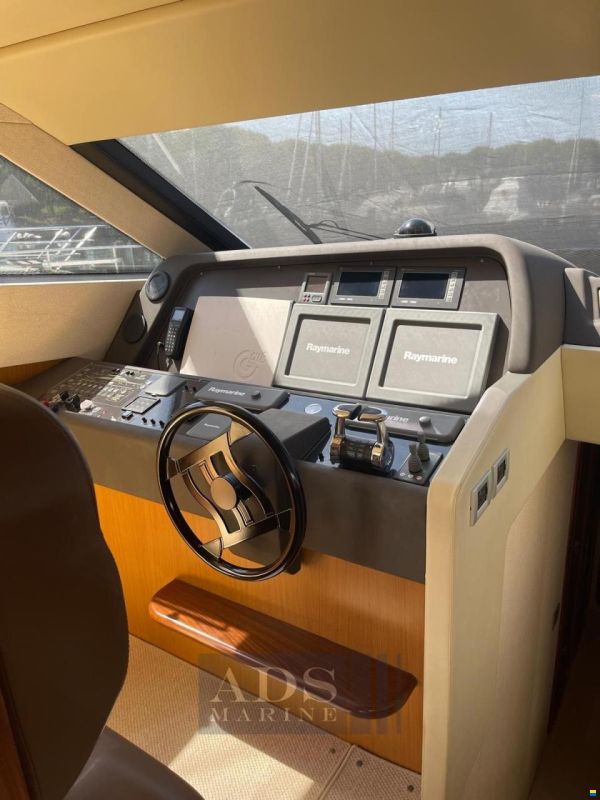 Ferretti 681