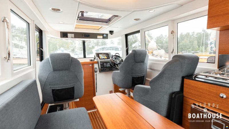 Paragon Yachts 31 Cabin