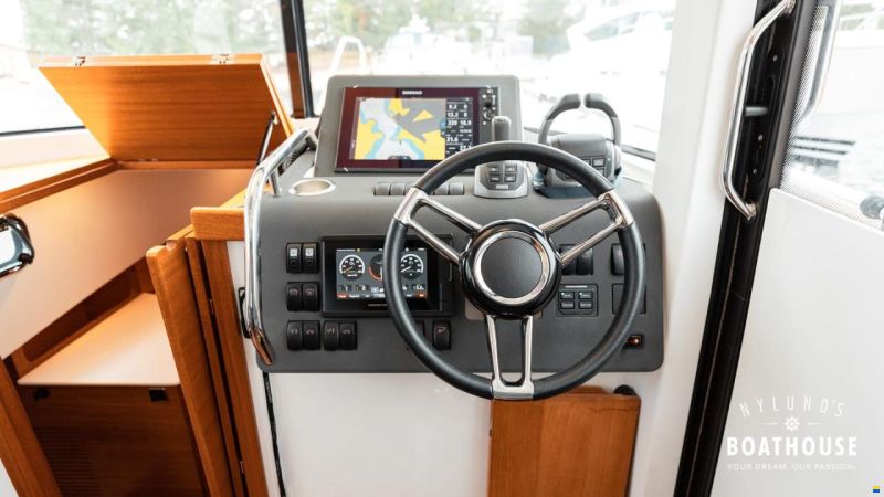 Paragon Yachts 31 Cabin