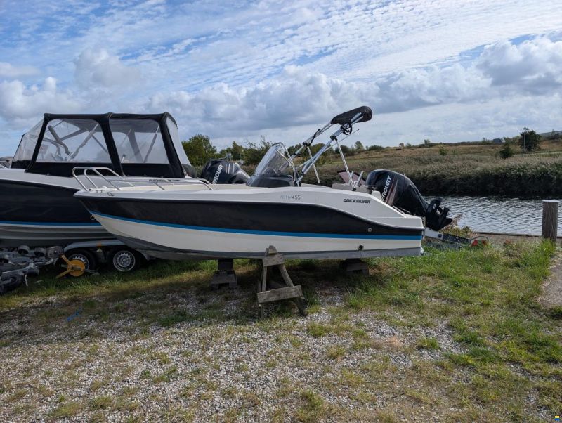 Quicksilver 455 open