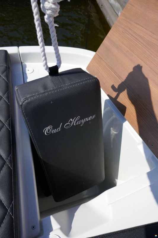 Oud Huijzer 740 Tender