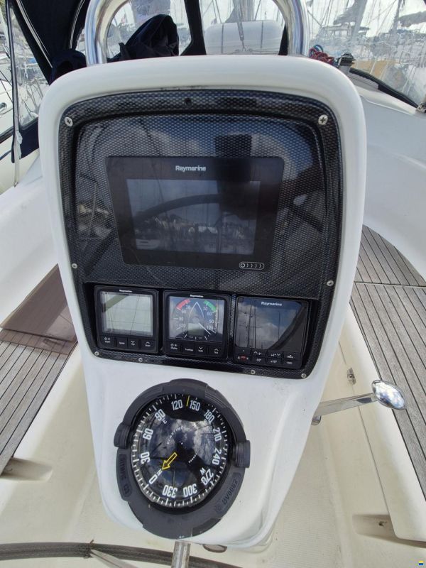 Bavaria 33 cruiser