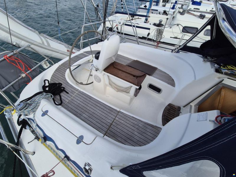 Bavaria 33 cruiser