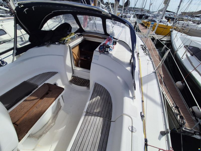 Bavaria 33 cruiser