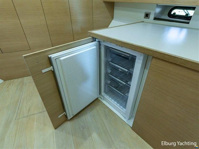 Van den Hoven Executive 2100