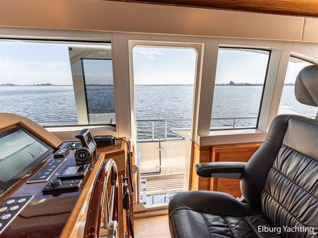 Van den Hoven Executive 2100