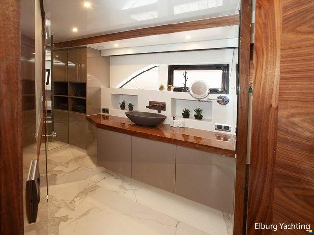 den Hoven Executive 2100