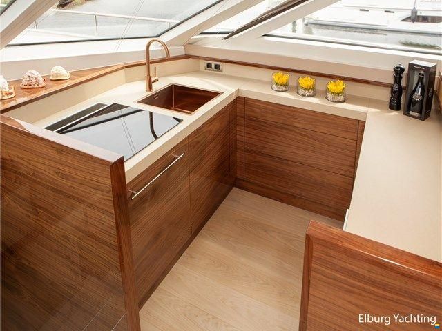 den Hoven Executive 2100
