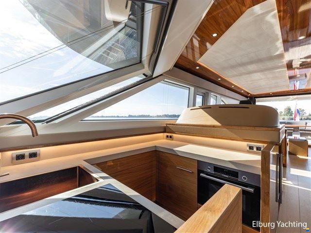 Van den Hoven Executive 2100