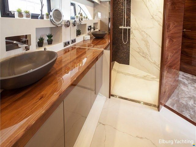 den Hoven Executive 2100