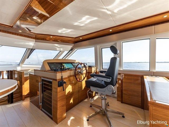 Van den Hoven Executive 2100