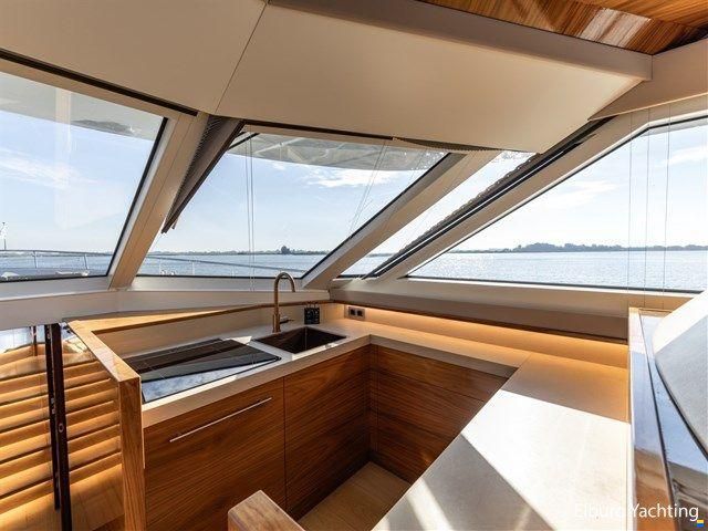Van den Hoven Executive 2100