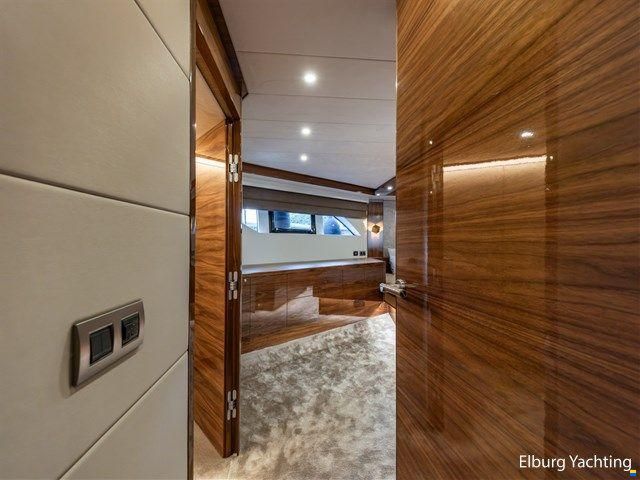 Van den Hoven Executive 2100