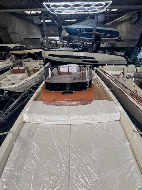 Capoforte CX 280i mit Option Liegeplatz