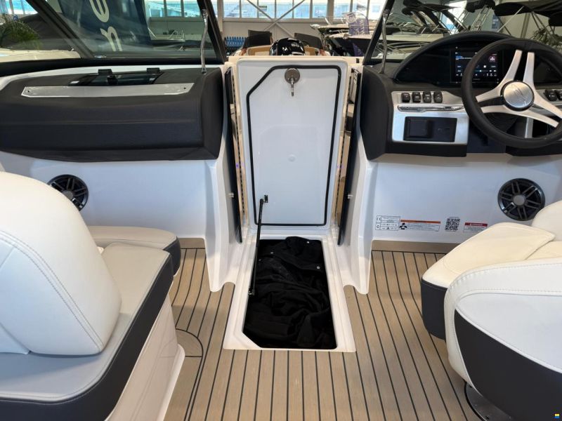 Regal 2000ES