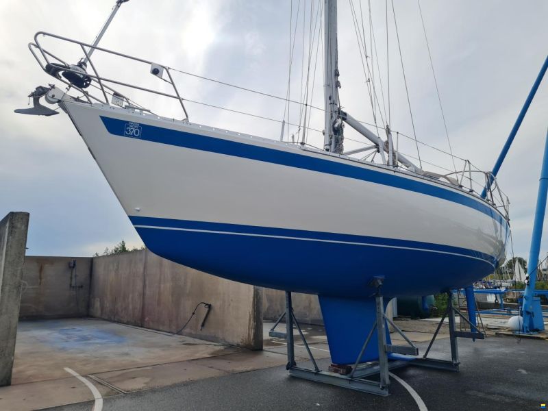 Sweden Yachts 370