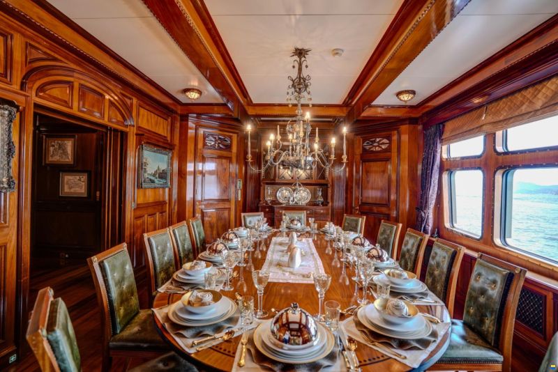 Pendennis 55m