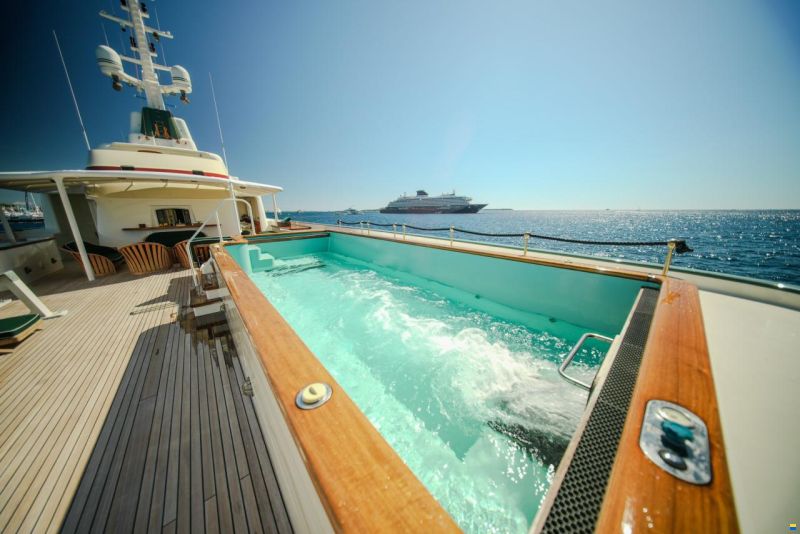 Pendennis 55m