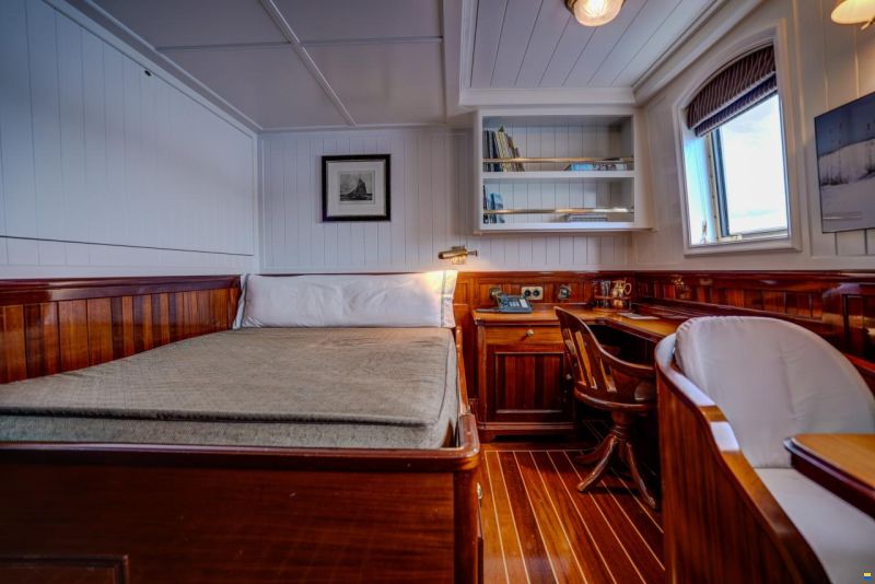 Pendennis 55m