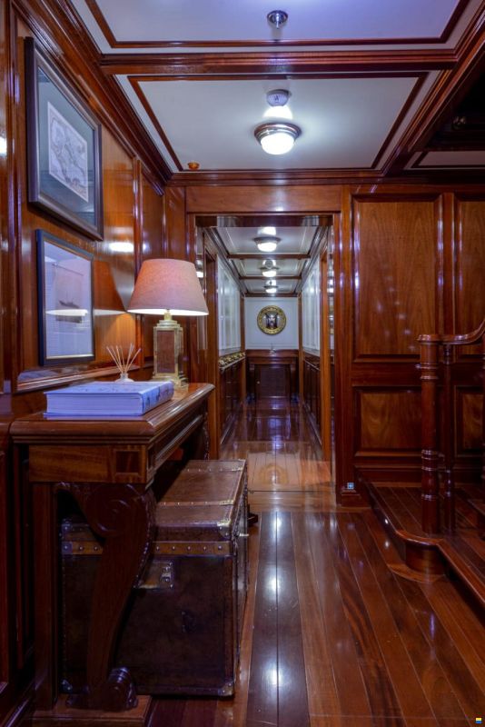 Pendennis 55m