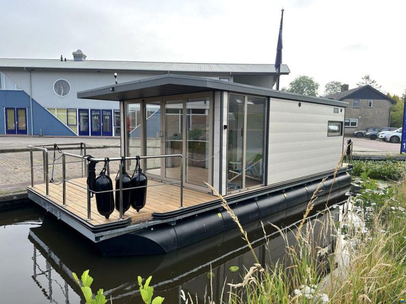 La Mare Canalboat 4